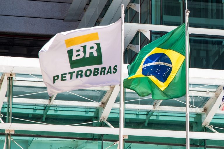 SLB Secures Petrobras Contract for AI-Enhanced Delfi Digital Platform ...